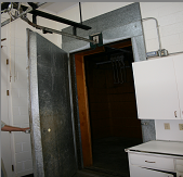 walk in cooler with rail system